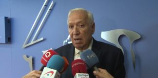 Margallo avisa a Casado de que debe «tener cuidado» de «no abandonar la centralidad política»