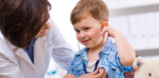 Los pediatras lamentan falta planificación para remediar la escasez de médicos