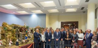 El Parlamento de Canarias inaugura su nacimiento y el alumbrado navideño