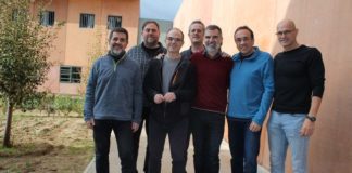 Los líderes independentistas presos difunden su primera imagen desde la cárcel de Lledoners
