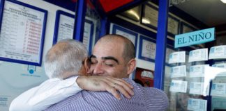 La gasolinera de Granadilla repite suerte por sexto año: el Gordo, el tercero, un cuarto y dos quintos