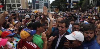 Guaidó libera a Leopoldo López y llama a un alzamiento militar en Venezuela