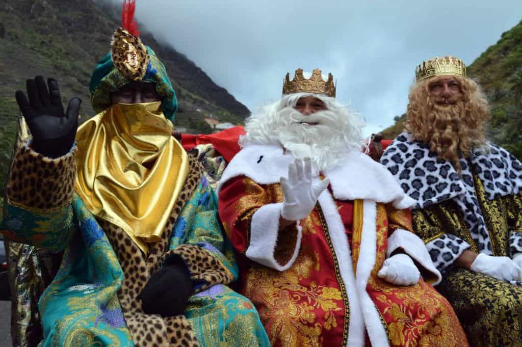 гаспар бальтасар и мельчор куба. бальтазар мельхиор и гаспар. лос рейес магос картинки. короли волшебники в испании. гаспар бальтасар и мельчор.