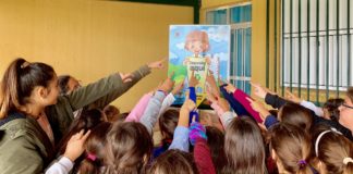 Reciclaje de colores; diversión en el cole