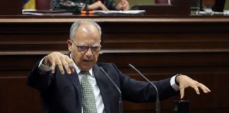 Curbelo veta temporalmente la reforma que impedía los grupos parlamentarios de tres diputados