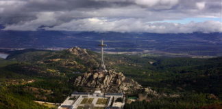 El Gobierno acuerda sacar el cadáver de Franco y entrará a la basílica aunque no quiera el prior