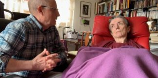 En libertad el hombre detenido por ayudar a morir a su mujer enferma