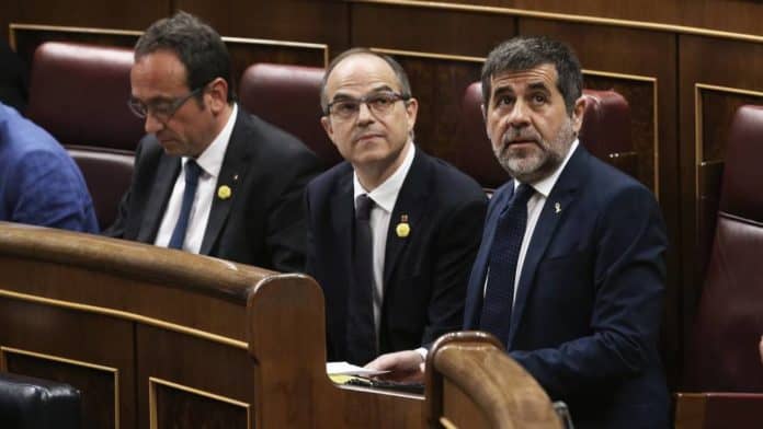 Desde la derecha: Jordi Sànchez, Jordi Turull y Josep Rull, durante la primera sesión en el Congreso el pasado martes. ULY MARTÍN