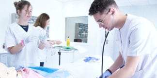 El CGE celebra que las enfermeras puedan prescribir ibuprofeno y paracetamol para tratar la fiebre