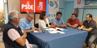 Ángel Fariña y Ventura del Carmen Rodríguez se reúnen con la Asociación de Empresarios de La Gomera en busca de soluciones
