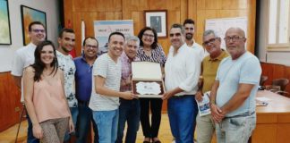 La Corporación Municipal de Valle Gran Rey recibe la visita del ‘Parroquia Santos Reyes’