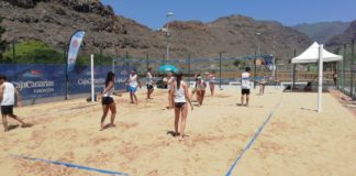 La VI Escuela de Verano de Voley Playa CajaCanarias llega a La Gomera