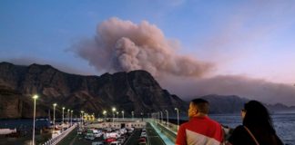 El fuego afecta ya a 6.000 hectáreas y se intenta que no llegue a más poblaciones