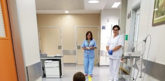 El Hospital Nuestra Señora de Guadalupe lleva a los niños hasta quirófano en un cochecito deportivo