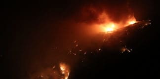 El incendio de la cumbre de Gran Canaria pasa a nivel dos, se desalojan barrios e interviene la UME