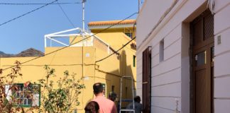 Adasat Reyes visita el barrio de El Molinito