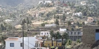 Las obras de drenaje de la carretera de Alojera obligan a su corte en el acceso a la playa