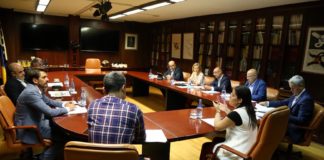 Yaiza Castilla expone a las patronales turísticas los grandes ejes de su departamento para los próximos cuatro años 