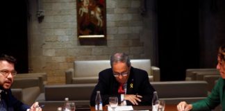 Torra llama a Sánchez y Moncloa condiciona cualquier contacto a una “condena rotunda de la violencia”