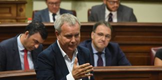 La Consejería de Obras Públicas, Transportes y Vivienda transfiere a los cabildos cerca de 36 millones de euros de fondos europeos para transporte terrestre