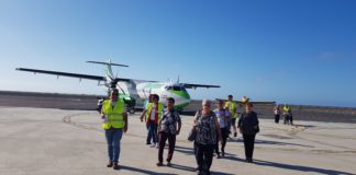 El Aeropuerto de La Gomera recibe la visita de los mayores de la Isla
