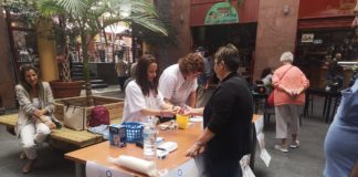 Sanidad instala mesas informativas en La Gomera para concienciar sobre la importancia del diagnóstico y cuidado de la diabetes