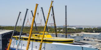 El nuevo “Bajamar Express” ya luce su forma de trimarán
