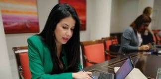 Melodie Mendoza resalta la inversión de 200.000 euros para mejorar la casa de Pedro García Cabrera