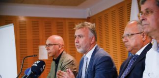 Torres avanza que los resultados de las nuevas pruebas realizadas a los cinco pacientes en el día de ayer se prevén conocer en breve