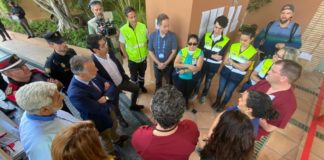 El presidente de Canarias visita el punto de atención primaria instalado en el hotel donde se ha activado el protocolo por coronavirus