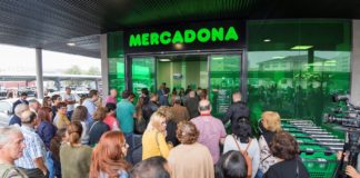 Mercadona controlará el aforo de los supermercados y la distancia mínima exigida entre personas