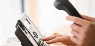 Valle Gran Rey articula una red de atención telefónica para personas mayores de 65 años vulnerables ante el COVID-19