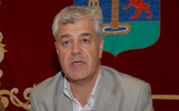 El presidente del Cabildo de El Hierro vuelve a retar a la oposición a presentar una moción de censura, mientras asegura que agotará su mandato