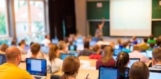 Curbelo adelanta que el Cabildo agilizará el pago de las becas para los estudiantes gomeros