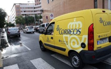 Correos facilita el acceso a servicios bancarios esenciales en La Gomera a través de ‘Correos Cash’