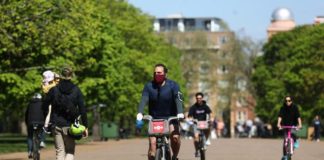 Simón dice que permitir hacer deporte y que los mayores paseen “son medidas que están sobre la mesa”