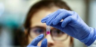 Siete de cada 10 residentes en Canarias de entre 60 y 65 años ya tienen al menos una dosis de la vacuna contra la COVID-19