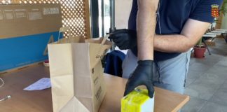El Cabildo de La Gomera abastece de material preventivo a los taxistas de la isla