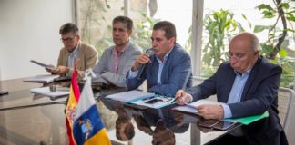 El Gobierno de Canarias logra que este sábado retornen de Venezuela 53 personas residentes en el Archipiélago Pie de foto: de izquierda a derecha en una imagen de archivo de una visita oficial a Venezuela, José William Montesdeoca, delegado del Gobierno de Canarias en Caracas; Manuel Rodríguez Santana, director general de Emigración en el Ejecutivo autonómico; Juan Rafael Zamora, viceconsejero de Acción Exterior, y Juan Francisco Trujillo Marrero, director general de Relaciones Exteriores.