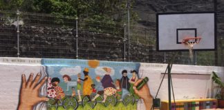 El proyecto de Igualdad “El Mundo Patas Arriba” genera un gran mural en el CEO Nereida Díaz Abreu de Valle Gran Rey