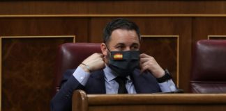 Vox cae en todas las encuestas pese a su estruendo en la calle, las instituciones y los juzgados