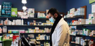 El Pleno del Consejo General reconoce la entrega y compromiso a todos los farmacéuticos