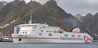 Un fallecido y dos heridos a bordo de un buque de Trasmediterránea en Tenerife