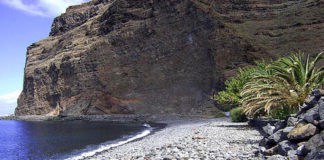 El Cabildo coopera con la limpieza de playas a través de las asociaciones de voluntarios