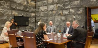 El Gobierno de Canarias y TUI acuerdan trabajar en la recuperación progresiva de los flujos turísticos