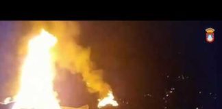 Las hogueras iluminaron simbólicamente la noche de San Juan en Vallehermoso