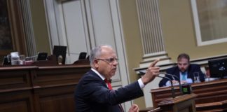 Curbelo reitera que el descuento en transporte para los residentes canarios es un “derecho irrenunciable”