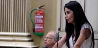 Melodie Mendoza solicita dotar de recursos al alumnado con discapacidad auditiva desde el inicio del curso