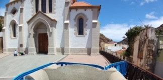 El Ayuntamiento de Vallehermoso recupera los antiguos bancos de la plaza de la Iglesia