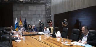 El Gobierno de Canarias aprueba el uso de la mascarilla obligatoria en todos los espacios cerrados aunque se pueda mantener la distancia interpersonal de 1,5 metros